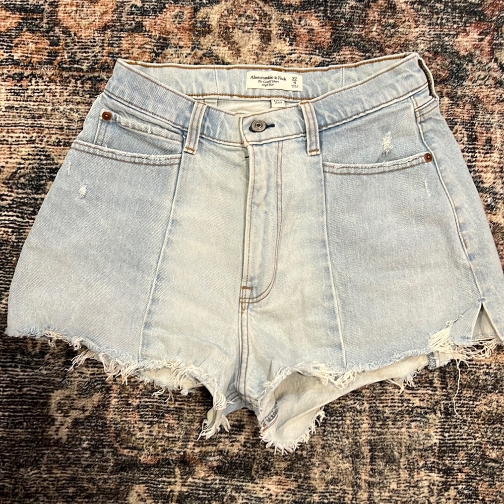 Abercrombie cut off short high-rise curve love 4/27